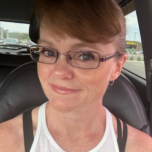 Meet your Posher, Lindsay - Picture 1 of 1